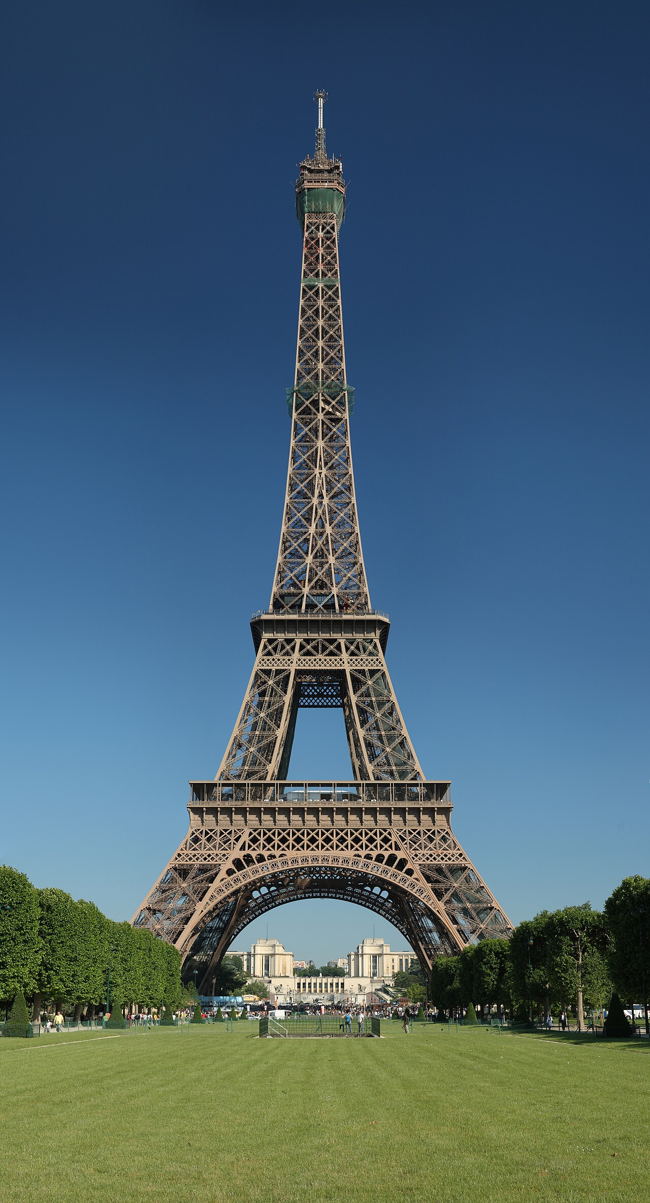 Tour Eiffel Paris 7e - AccesKey installateur serrure connectee